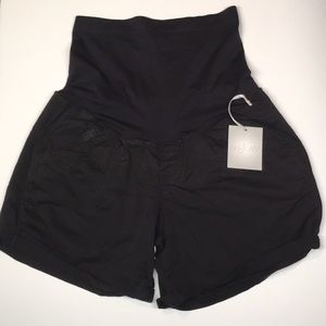 NWT - Maternity Black Shorts (A:Glow)